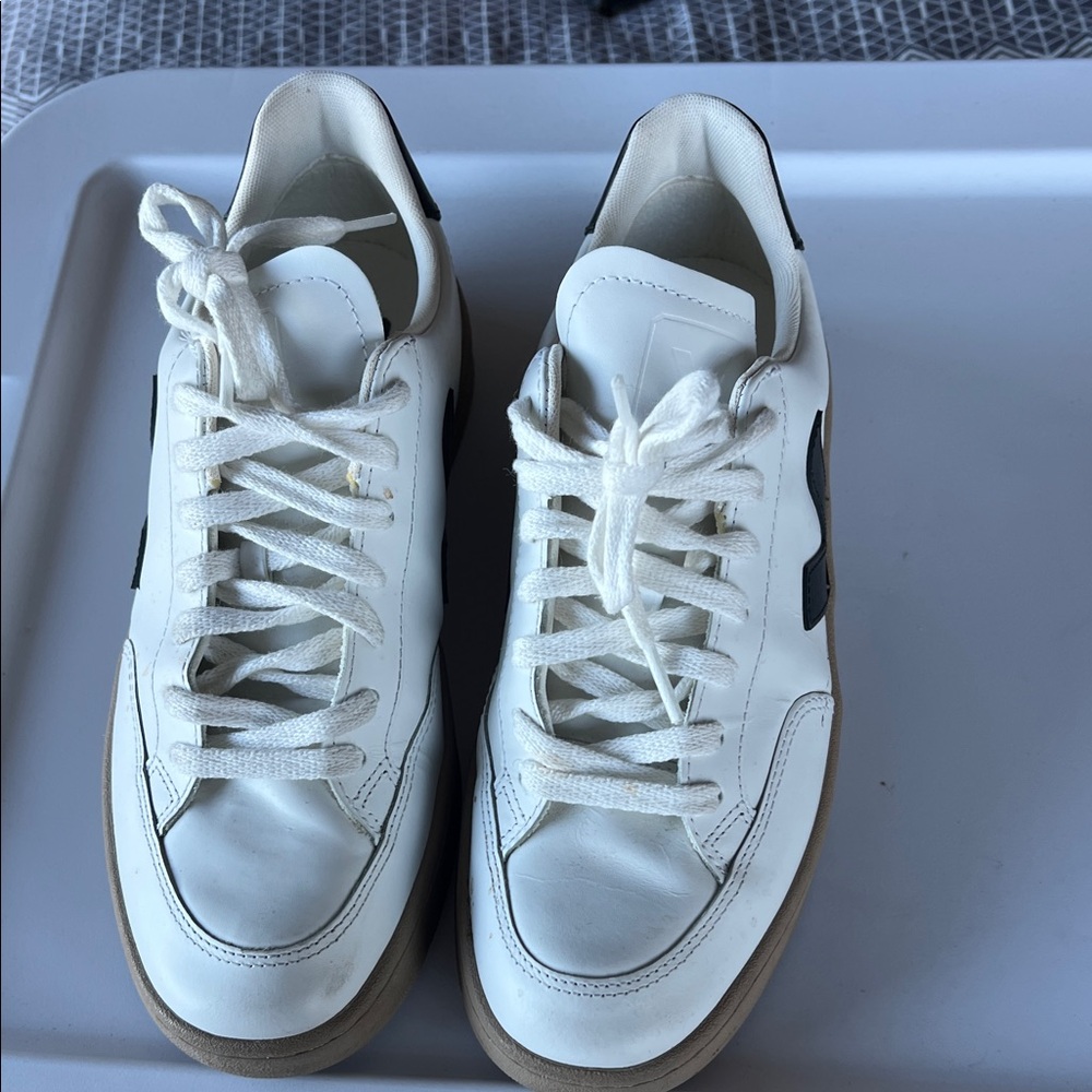 Veja White and Black Women's Sneakers size 9